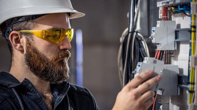 Identifying-Common-Electrical-Problems-005