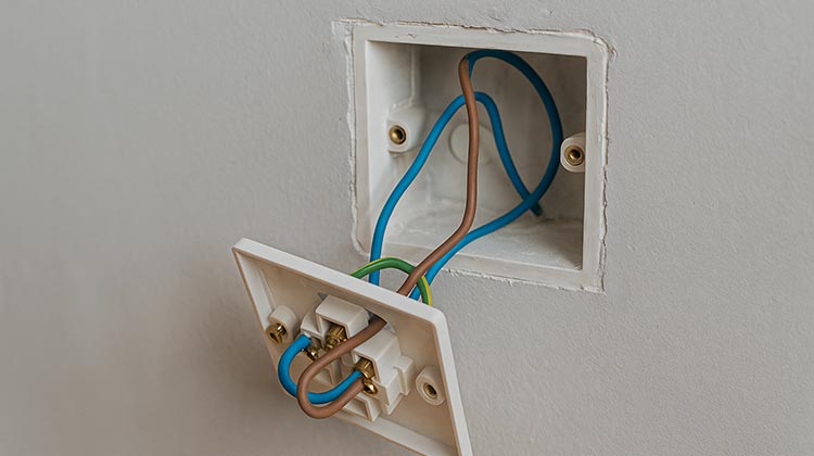 Cost-of-Rewiring-a-House-London-003