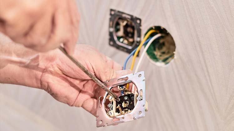 Identifying-Common-Electrical-Problems-001