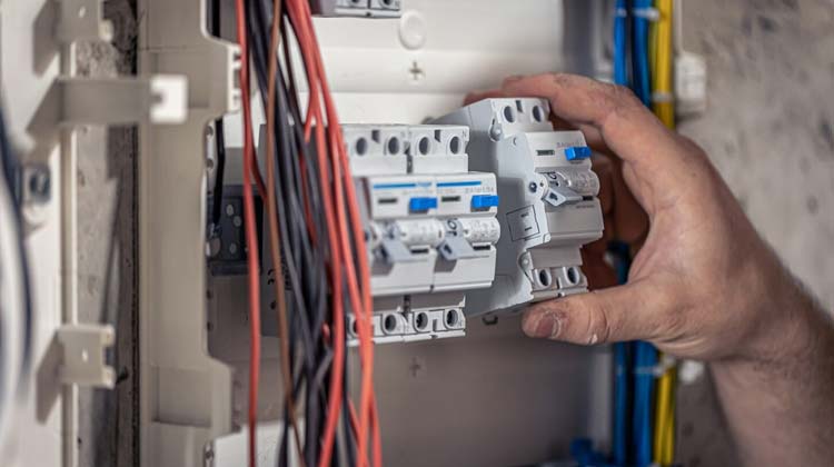 Identifying-Common-Electrical-Problems-003
